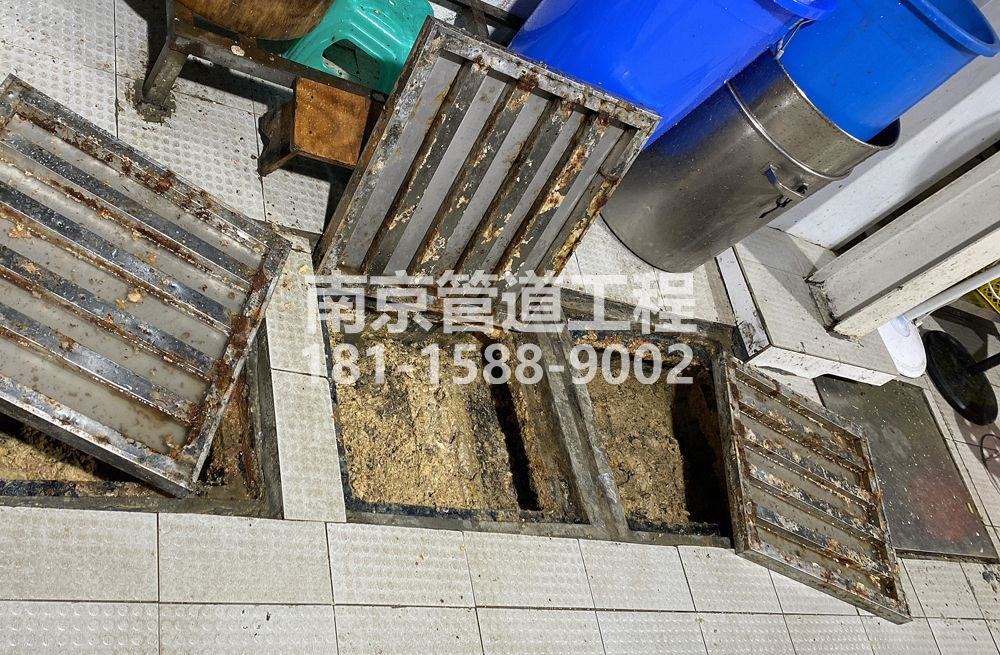 278观音里城管中队食堂隔油池清理